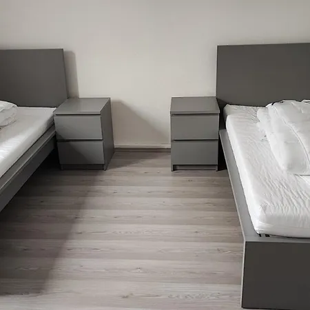 10 Personen Monteurwohnung Bei Wuerzburg Fuenf Schlafzimmer Incl Eigener Parkplatz - Nur Einzelbetten Apartmán