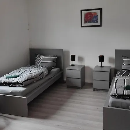 10 Personen Monteurwohnung Bei Wuerzburg Fuenf Schlafzimmer Incl Eigener Parkplatz - Nur Einzelbetten Apartmán