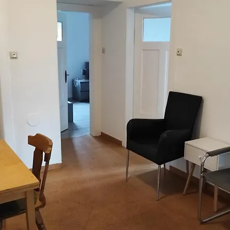10 Personen Monteurwohnung Bei Wuerzburg Fuenf Schlafzimmer Incl Eigener Parkplatz - Nur Einzelbetten * Veitshöchheim
