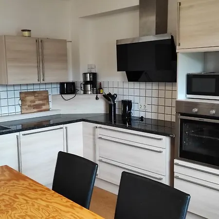 Appartement 10 Personen Monteurwohnung Bei Wuerzburg Fuenf Schlafzimmer Incl Eigener Parkplatz - Nur Einzelbetten