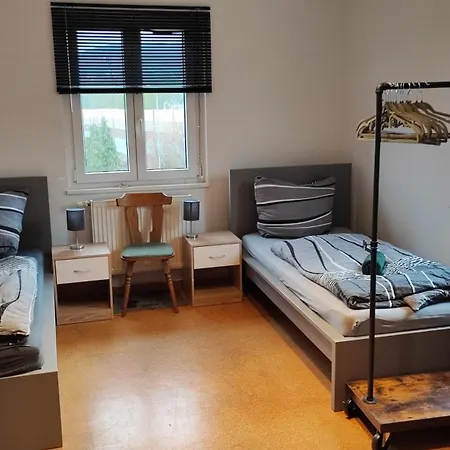 10 Personen Monteurwohnung Bei Wuerzburg Fuenf Schlafzimmer Incl Eigener Parkplatz - Nur Einzelbetten Veitshöchheim