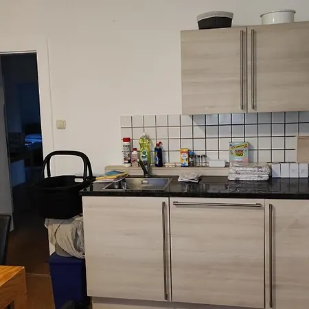 Appartement 10 Personen Monteurwohnung Bei Wuerzburg Fuenf Schlafzimmer Incl Eigener Parkplatz - Nur Einzelbetten Veitshöchheim