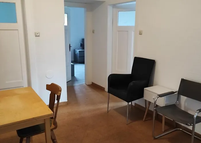 10 Personen Monteurwohnung Bei Wuerzburg Fuenf Schlafzimmer Incl Eigener Parkplatz - Nur Einzelbetten * Veitshöchheim