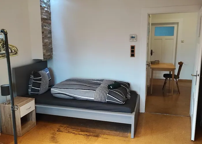 10 Personen Monteurwohnung Bei Wuerzburg Fuenf Schlafzimmer Incl Eigener Parkplatz - Nur Einzelbetten