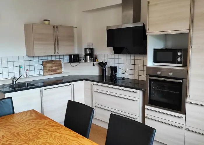 Appartement 10 Personen Monteurwohnung Bei Wuerzburg Fuenf Schlafzimmer Incl Eigener Parkplatz - Nur Einzelbetten