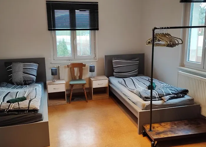 10 Personen Monteurwohnung Bei Wuerzburg Fuenf Schlafzimmer Incl Eigener Parkplatz - Nur Einzelbetten Veitshöchheim