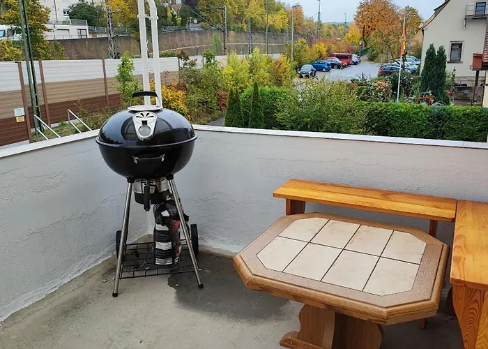 Appartement 10 Personen Monteurwohnung Bei Wuerzburg Fuenf Schlafzimmer Incl Eigener Parkplatz - Nur Einzelbetten Veitshöchheim