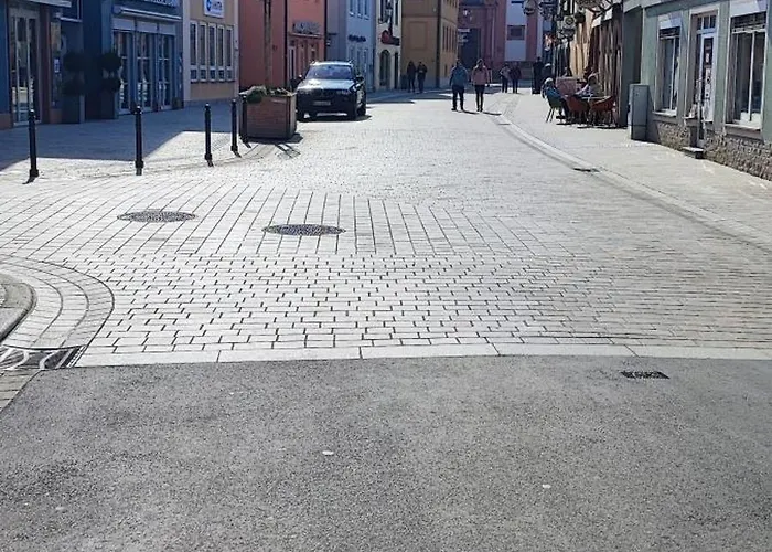 Appartement 10 Personen Monteurwohnung Bei Wuerzburg Fuenf Schlafzimmer Incl Eigener Parkplatz - Nur Einzelbetten Veitshöchheim