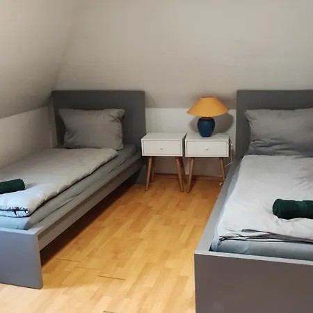 Апартаменты Grosse Monteurwohnung Bei Wuerzburg Bis 10 Personen Mit Parkplaetzen Und Wlan Und Grill Mit 5 Schlafzimmern