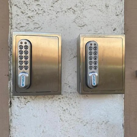 Apartment Monteurwohnung Bei Würzburg Fünf Schlafzimmer Bis 10 Personen Incl Eigenen Parkplätzen Und Wlan - Grill Nur Einzelbetten *