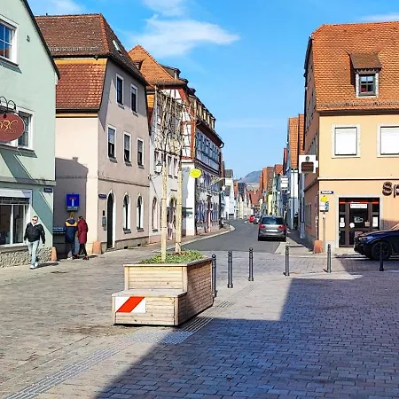 Grosse Monteurwohnung Bei Wuerzburg Bis 10 Personen Mit Parkplaetzen Und Wlan Und Grill Mit 5 Schlafzimmern Апартаменты